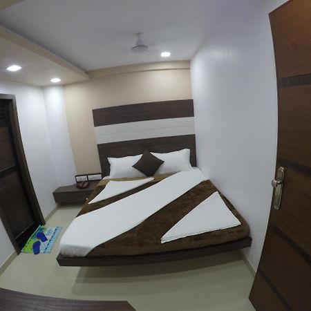Hotel Ideal Vadodara Exterior photo