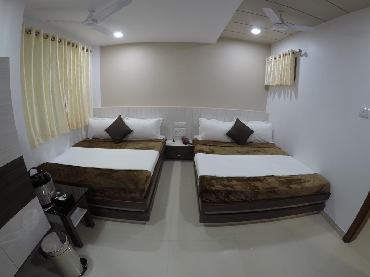 Hotel Ideal Vadodara Exterior photo