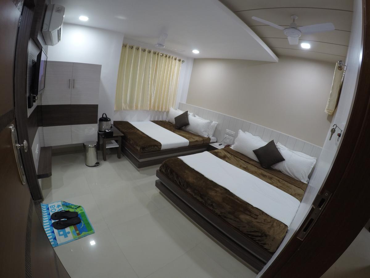 Hotel Ideal Vadodara Exterior photo